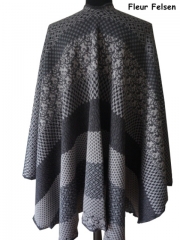 Invero Cape Fleur - 100% Schurwolle (Merino extra fein)