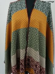 Invero Cape Fleur - 100% Schurwolle (Merino extra fein)