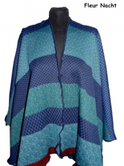 Invero Cape Fleur - 100% Schurwolle (Merino extra fein)